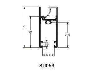 SU053